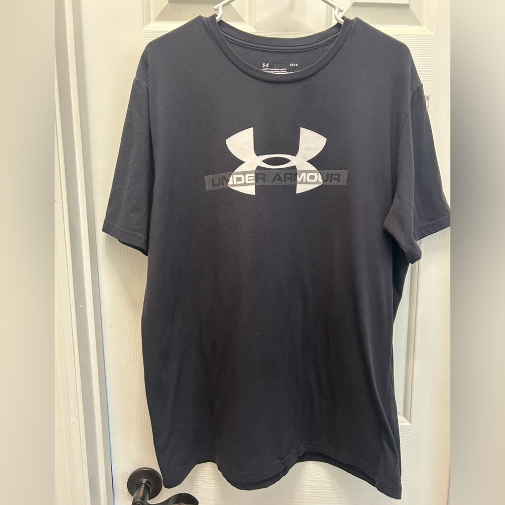 Men’s large under armour T shirt